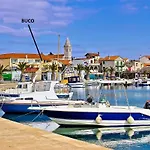 Buco Seafront & Fastfood Apartment Pakostane