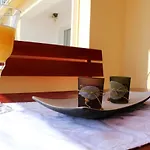 Buco Seafront & Fastfood Apartment *