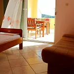 Apartment Buco Seafront & Fastfood