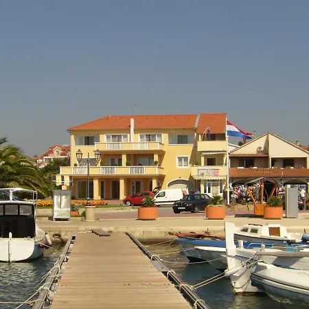Buco Seafront & Fastfood Pakoštane