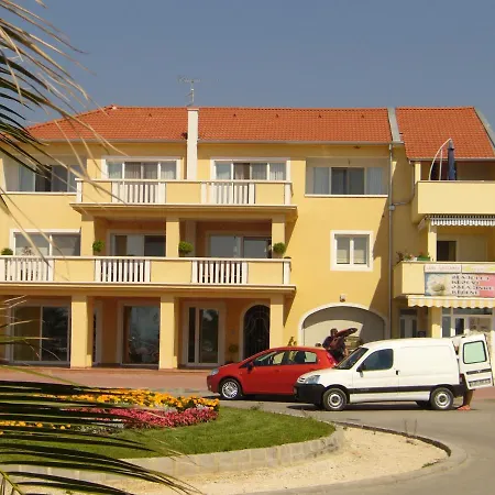 Buco Seafront & Fastfood *