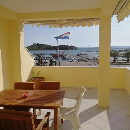 Buco Seafront & Fastfood Apartament *