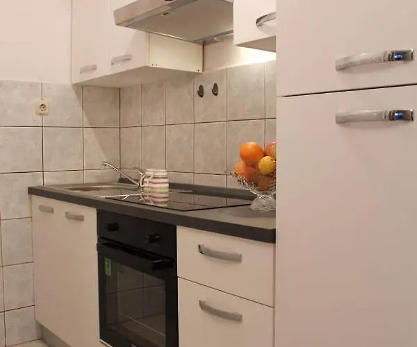 Buco Seafront & Fastfood Pakostane