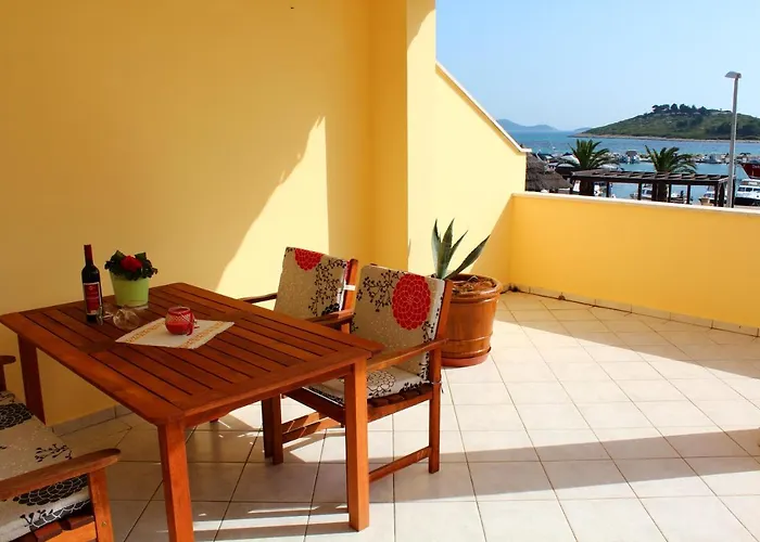 Apartman Buco Seafront & Fastfood