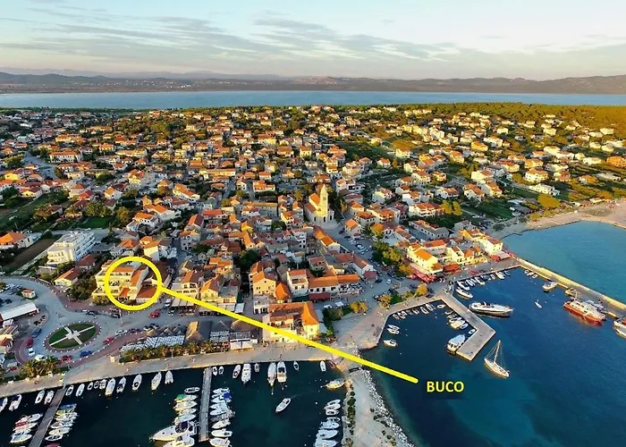Buco Seafront & Fastfood Pakostane