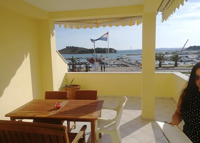 Apartman Buco Seafront & Fastfood
