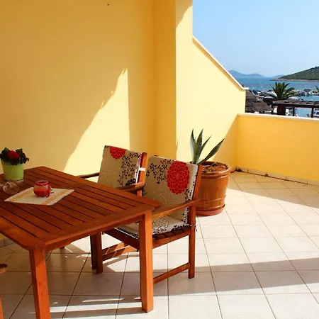 Appartement Buco Seafront & Fastfood