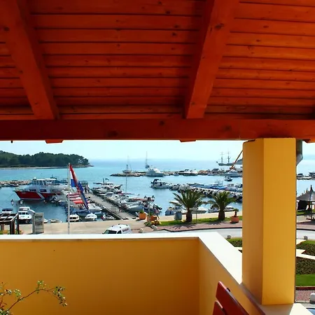Buco Seafront & Fastfood Appartement Pakoštane