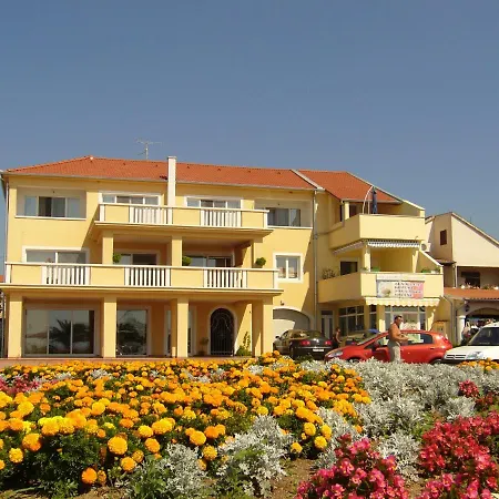 Appartement Buco Seafront & Fastfood *