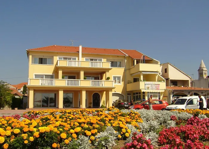 Апартаменты Buco Seafront & Fastfood *
