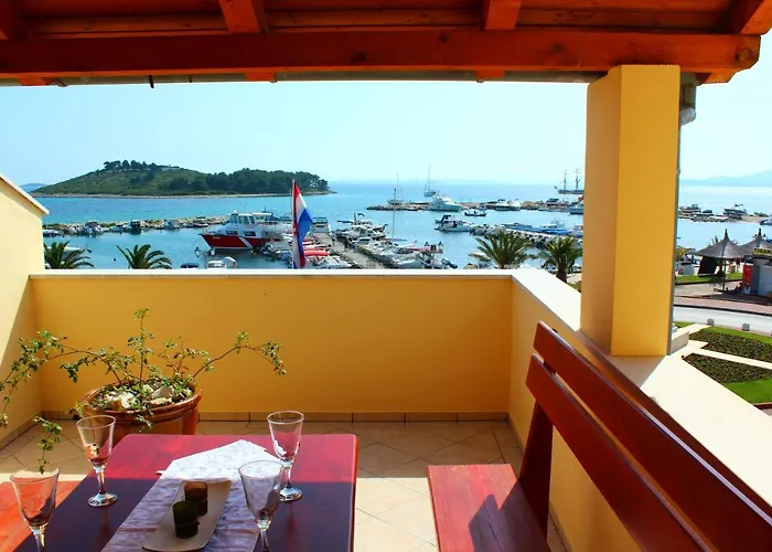 Buco Seafront & Fastfood Апартаменты Пакоштане