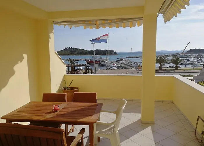 Buco Seafront & Fastfood Апартаменты *